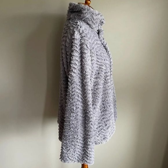 Patagonia Jacket Womens' Pelage/Super luxurious softness/faux fur - Picture 4 of 6